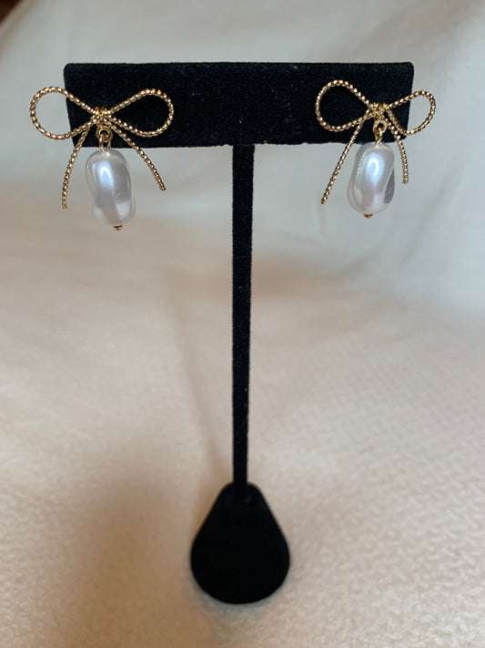 Thin Gold Bow with Drop Dangled Pearl