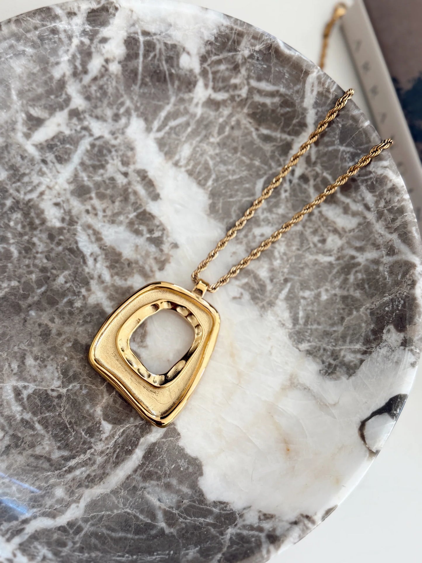 Taylor Necklace Chansutt Pearls Gold